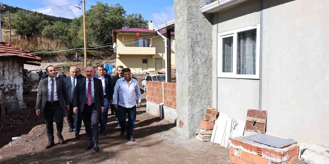 Çorum’da yangında evlerini kaybeden aileler yeni yuvalarına kavuştu