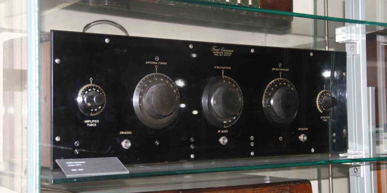 Asırlık telsiz ve radyo bu müzede özenle korunuyor