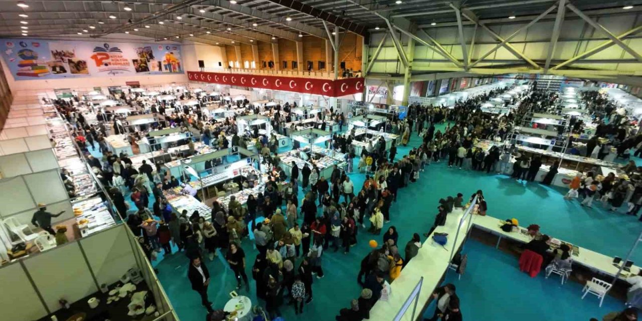 Çorum Kitap Fuarını 5 günde 100 binden fazla kişi ziyaret etti