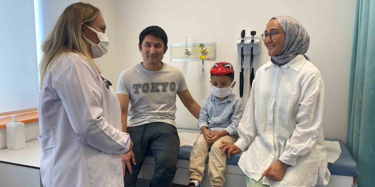 Kırgızistanlı minik Baihan, Türkiye’de yapılan kemik iliği nakliyle hayata tutundu