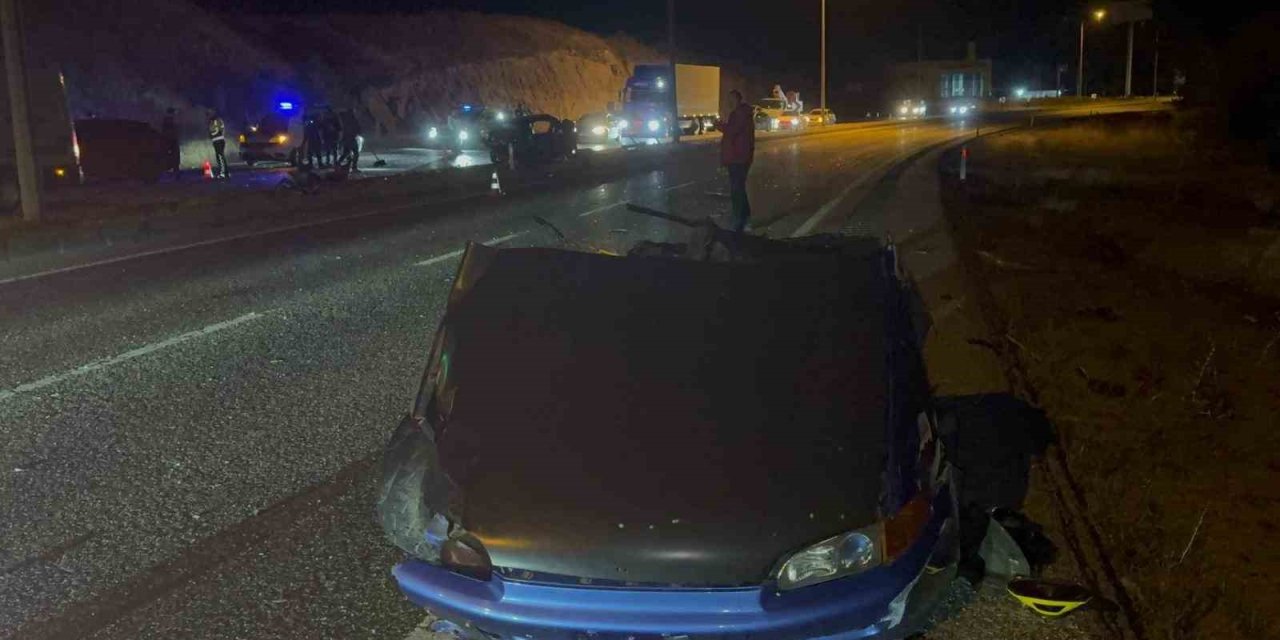 Yozgat’ta aydınlatma direğine çarpan otomobilin sürücüsü hayatını kaybetti