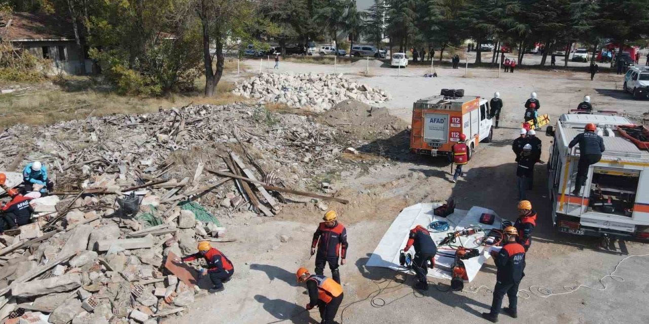 Çorum’da gerçeğini aratmayan yangın ve tahliye tatbikatı