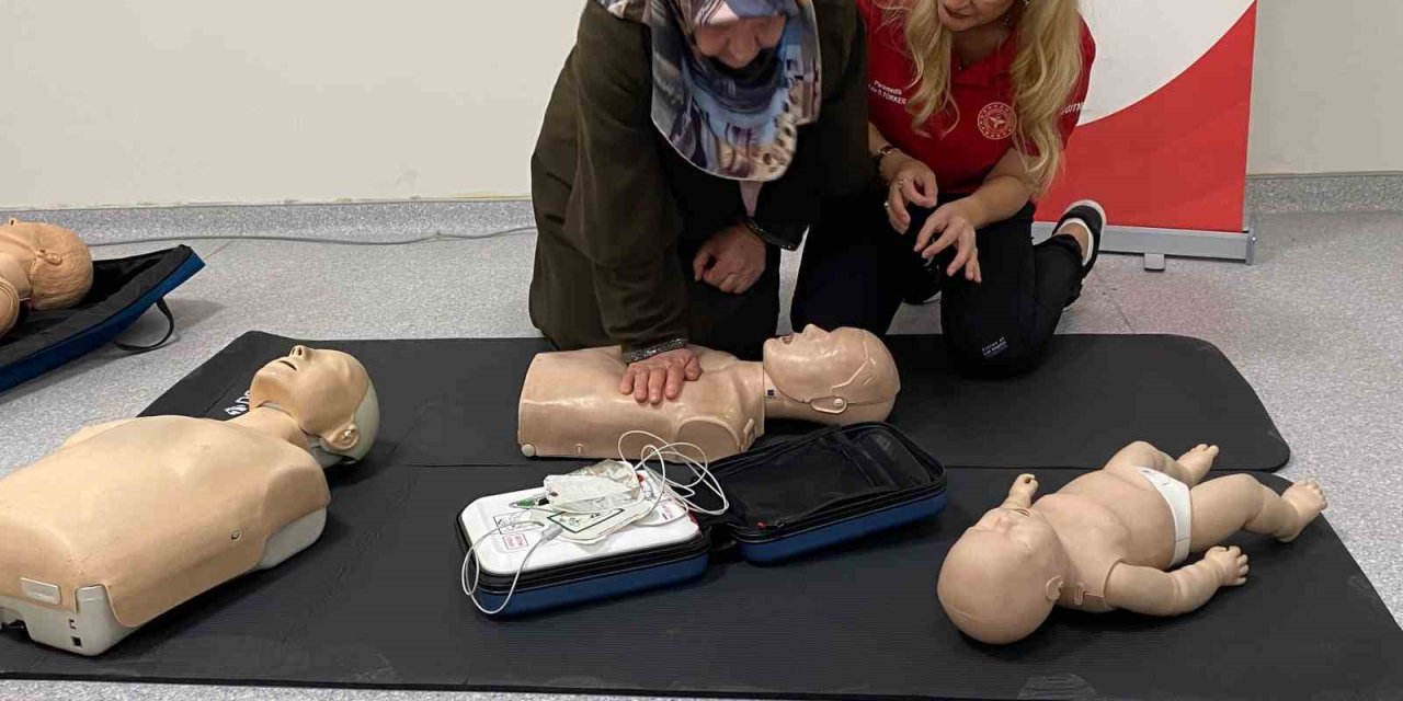 60 yaşında ilk yardım sertifikası aldı