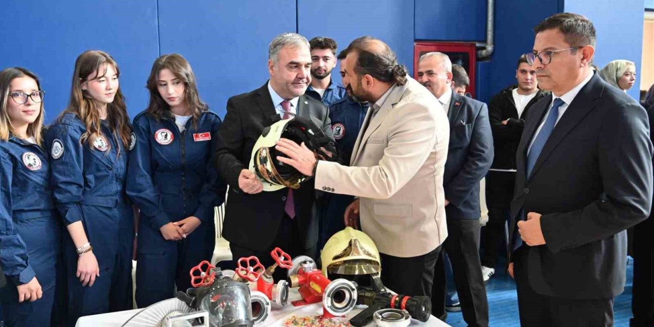 ÇAKÜ’de ‘topluluk tanıtım gününe’ yoğun ilgi