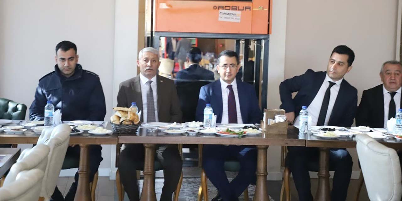 Yahşihan, demokrasinin temel taşı muhtarları unutmadı