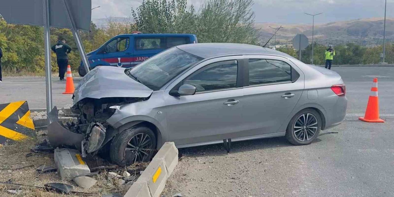 Kırıkkale’de iki otomobil çarpıştı: 2 yaralı