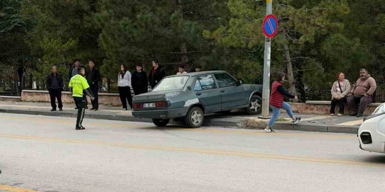 Ehliyetsiz sürücünün çarptığı yaya yaralandı