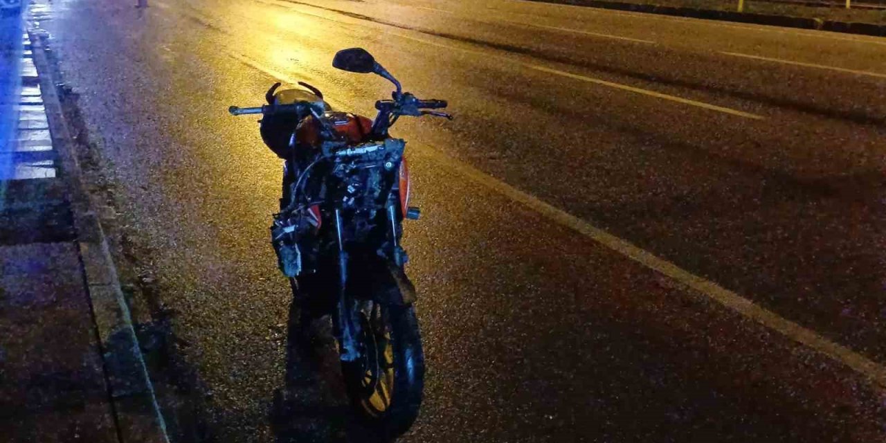 Bariyerlere çarpan motosikletli genç öldü