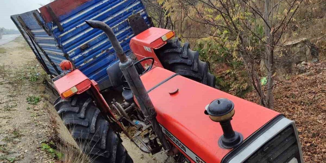 Yoldan çıkan traktörden düşen sürücü hayatını kaybetti