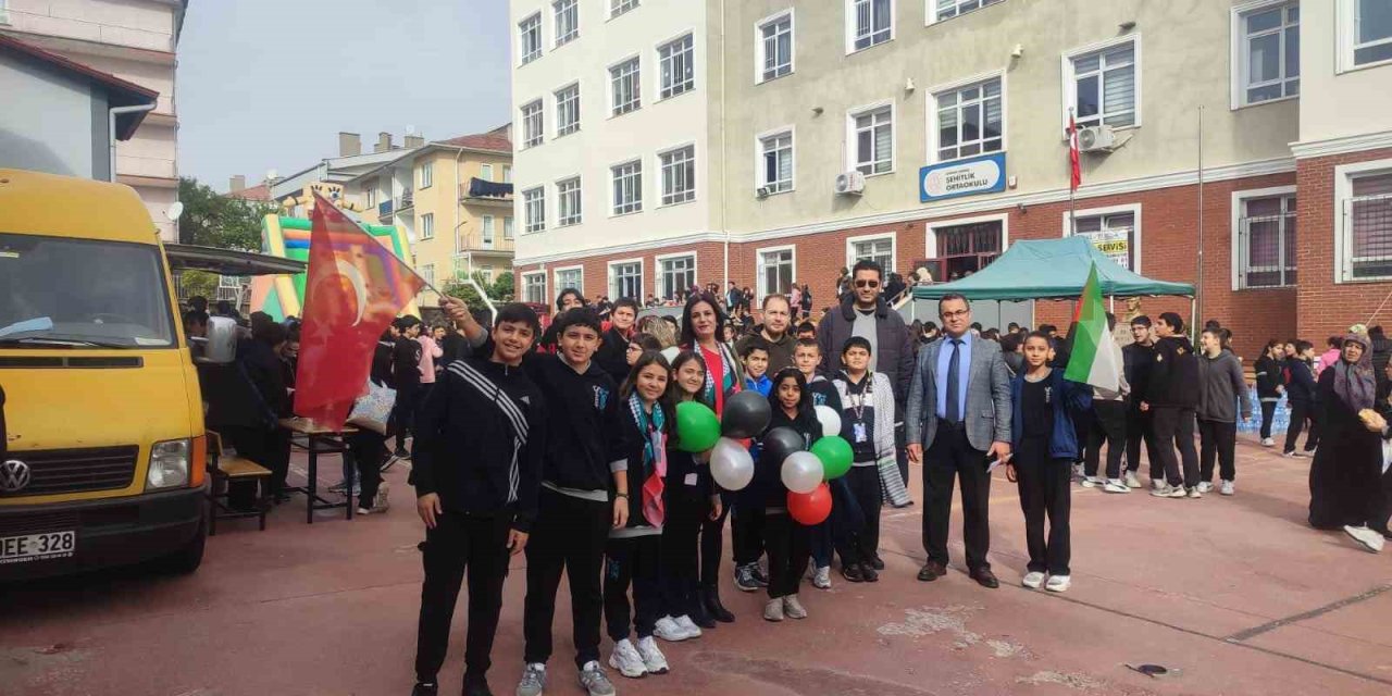 Şehitlik Ortaokulu’nda "Bir Okul, Bin Umut Gazze" yardım sergisi büyük ilgi gördü