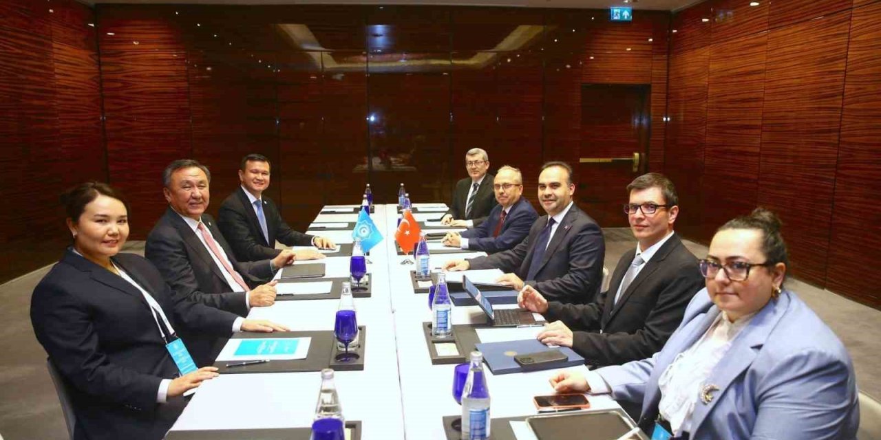 Bakan Kacır’dan Bakü’de diplomasi trafiği