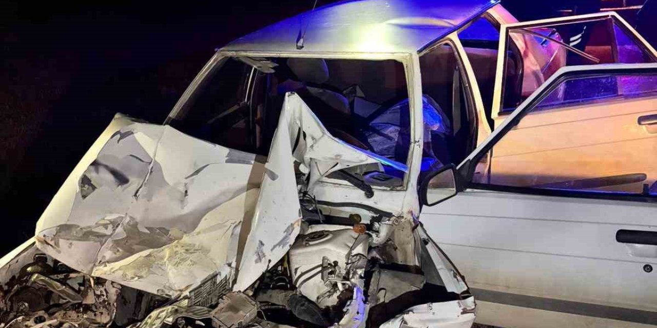 Ankara’da otomobil traktöre çarptı: 1 ölü, 1 yaralı