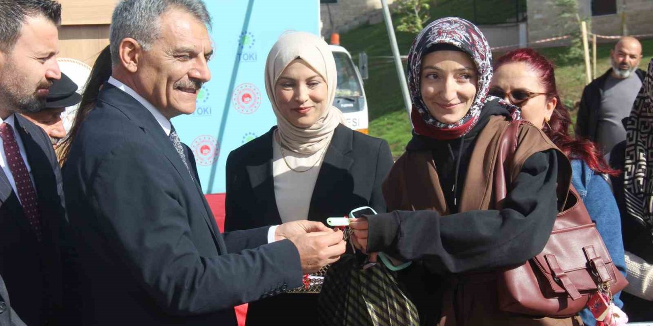 Yozgat’ta TOKİ konutları hak sahiplerine teslim edildi