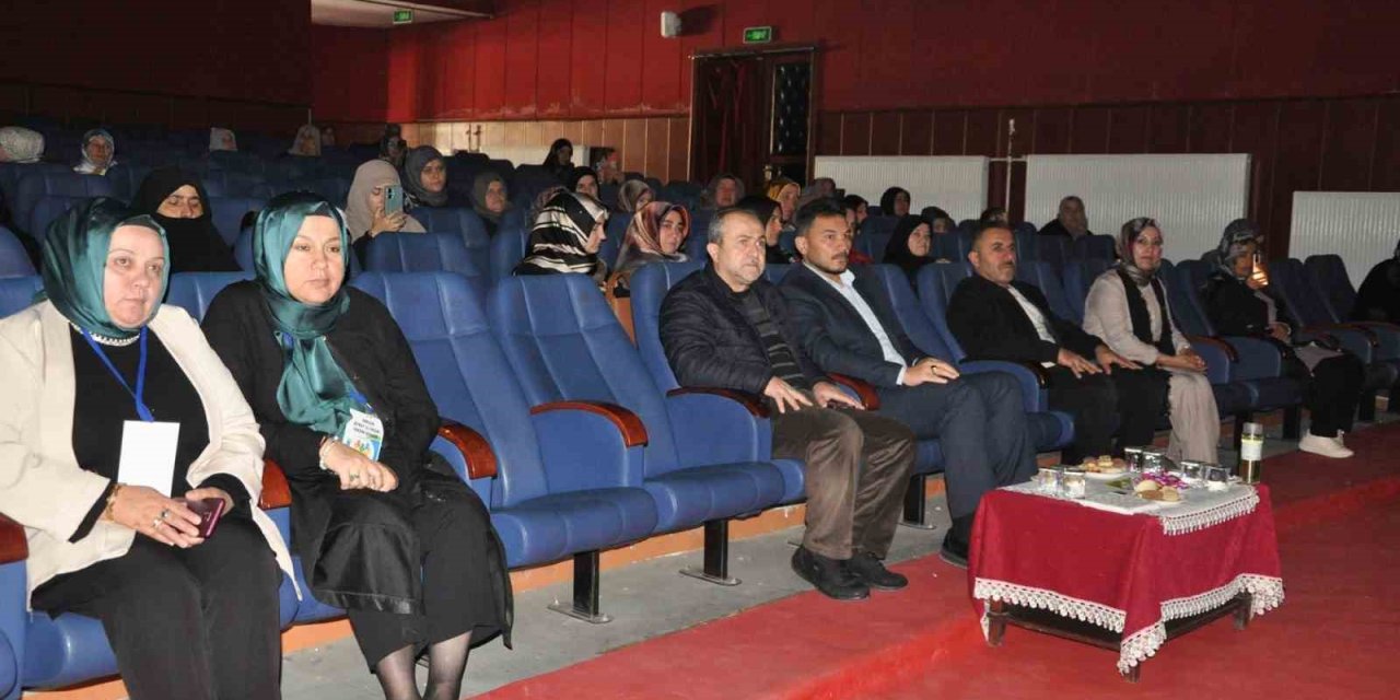Sorgun’da "Dünya Ahiret Mutluluğu Aile" konulu konferans düzenlendi