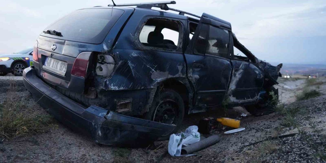 Takla atan otomobil hurdaya döndü!