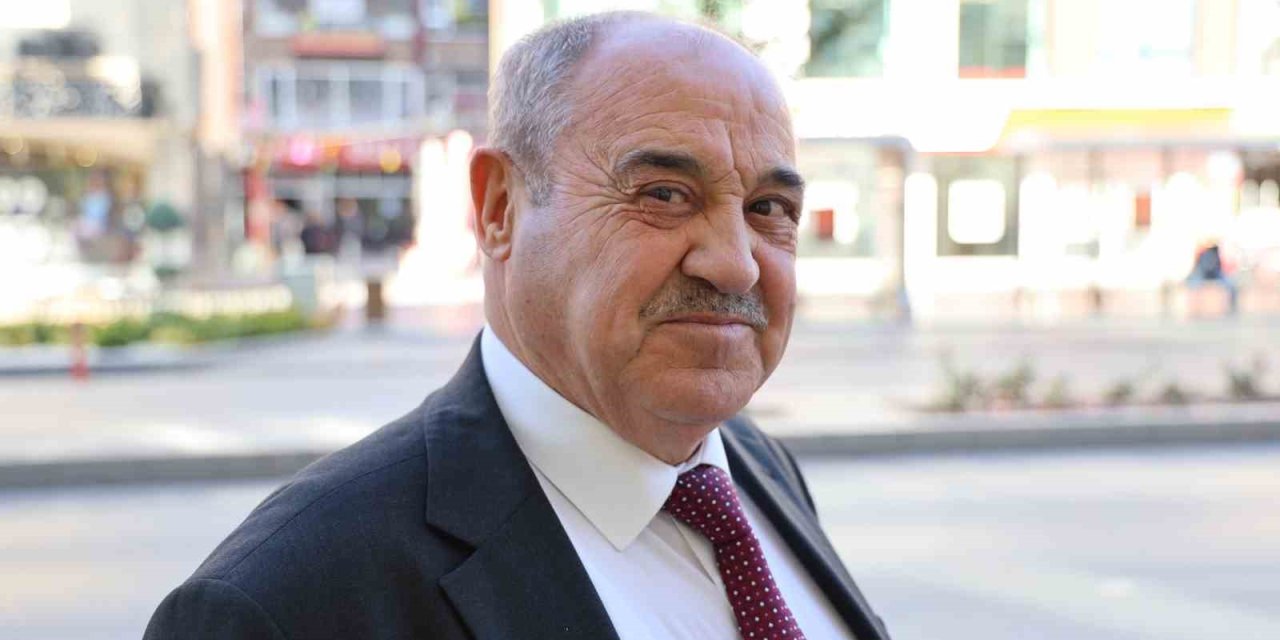 Kırşehir’de 43 yıllık eğitimciye öğrencilerden duygusal veda