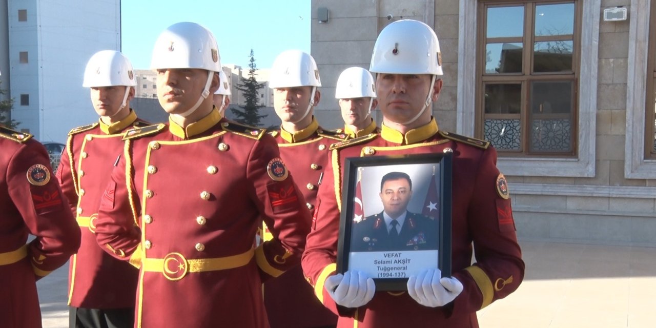 Tuğgeneral Selami Akşit için Ankara’da tören düzenlendi, yakınları tabuta sarılarak   gözyaşı döktü