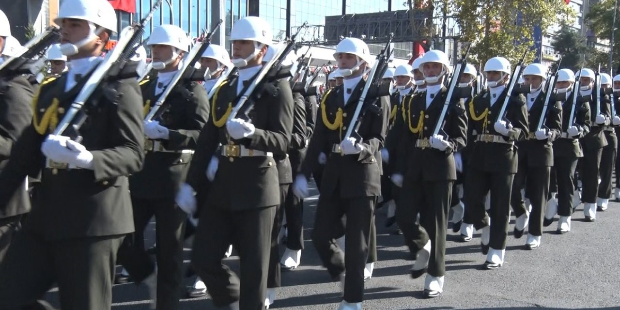 TBMM’den Birinci Meclis’e kortej yürüyüşü