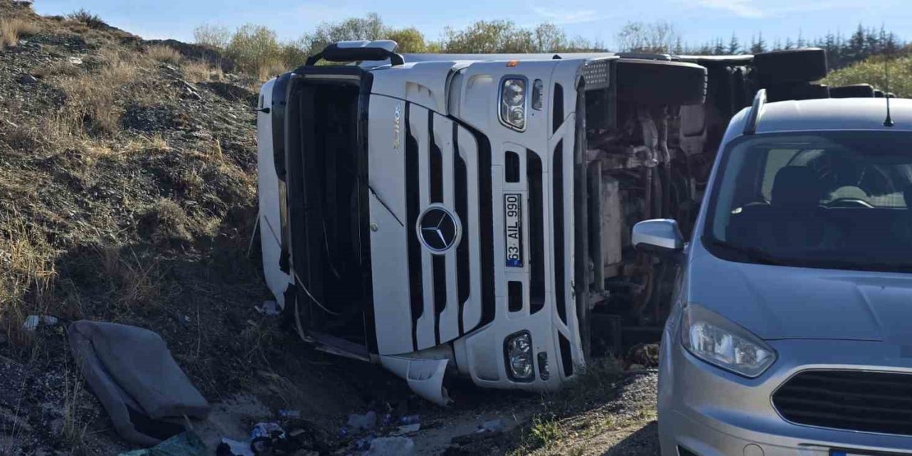 Ankara’da devrilen tırdaki 2 inek telef oldu