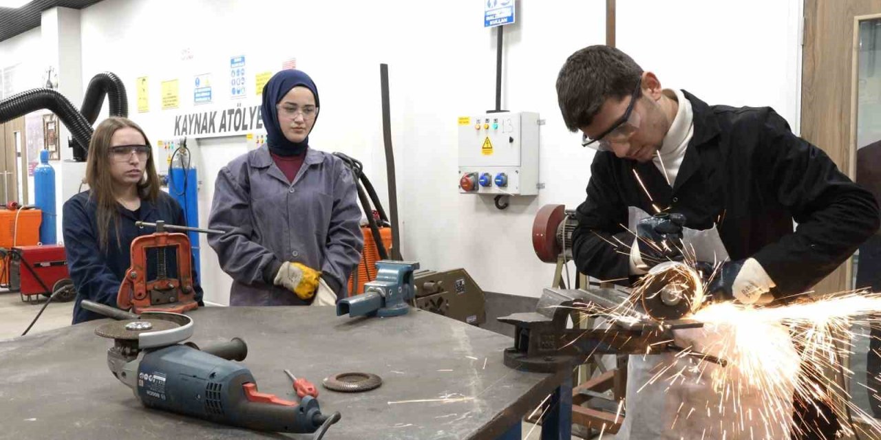 YÖK Başkanı Özvar: "Staj konusunda birinci önceliğimiz staj sürelerinin uzaması"