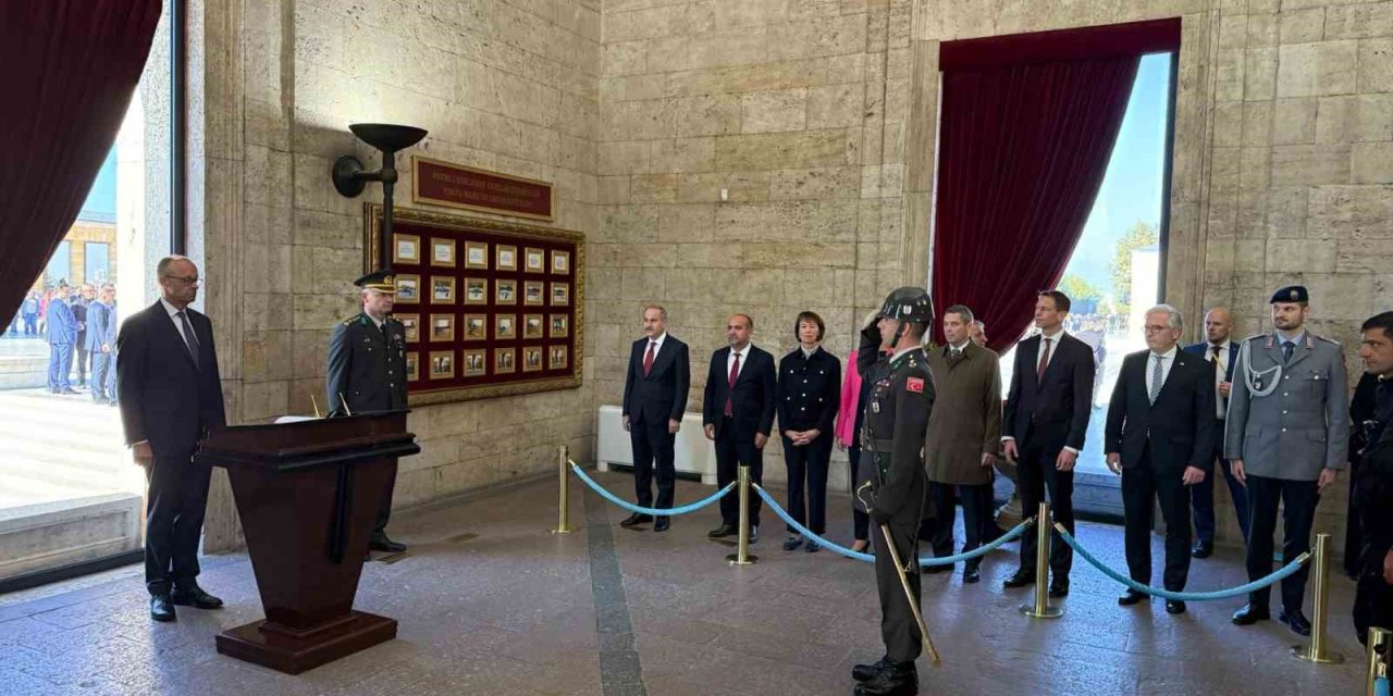 Almanya Şansölyesi Merz, Anıtkabir’i ziyaret etti