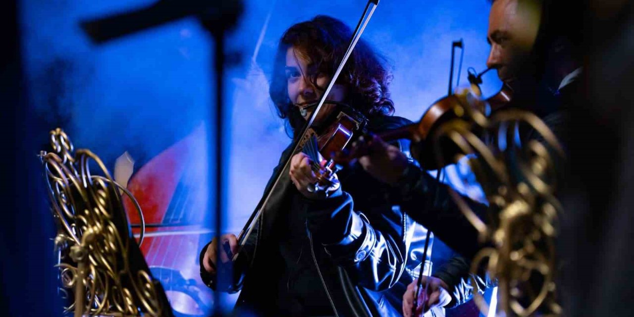 Gölbaşı’nda Cumhuriyet’in 102’nci yılı meşaleli yürüyüşle kutlandı