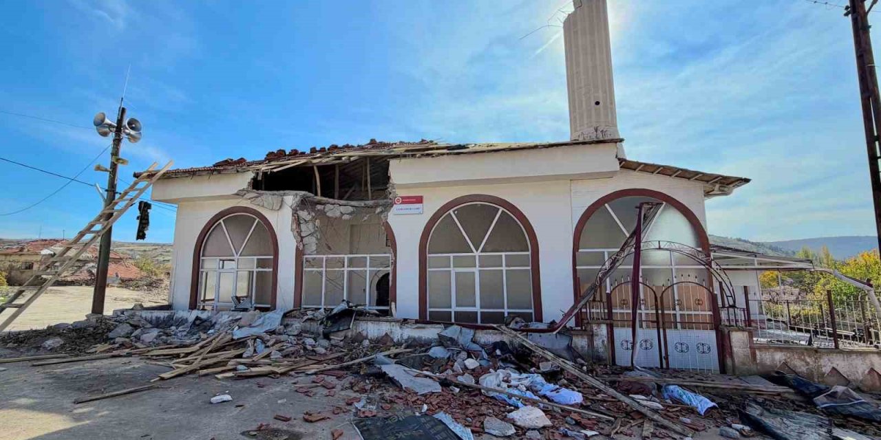 Yıkılan caminin tadilatına Sincan Belediyesi’nden anlamlı destek