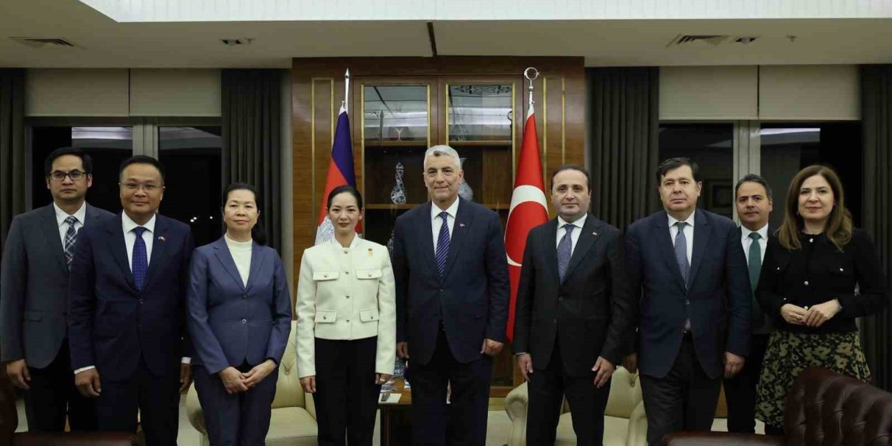 Ticaret Bakanı Bolat, Kamboçya Ticaret Bakanı Nimul ile bir araya geldi