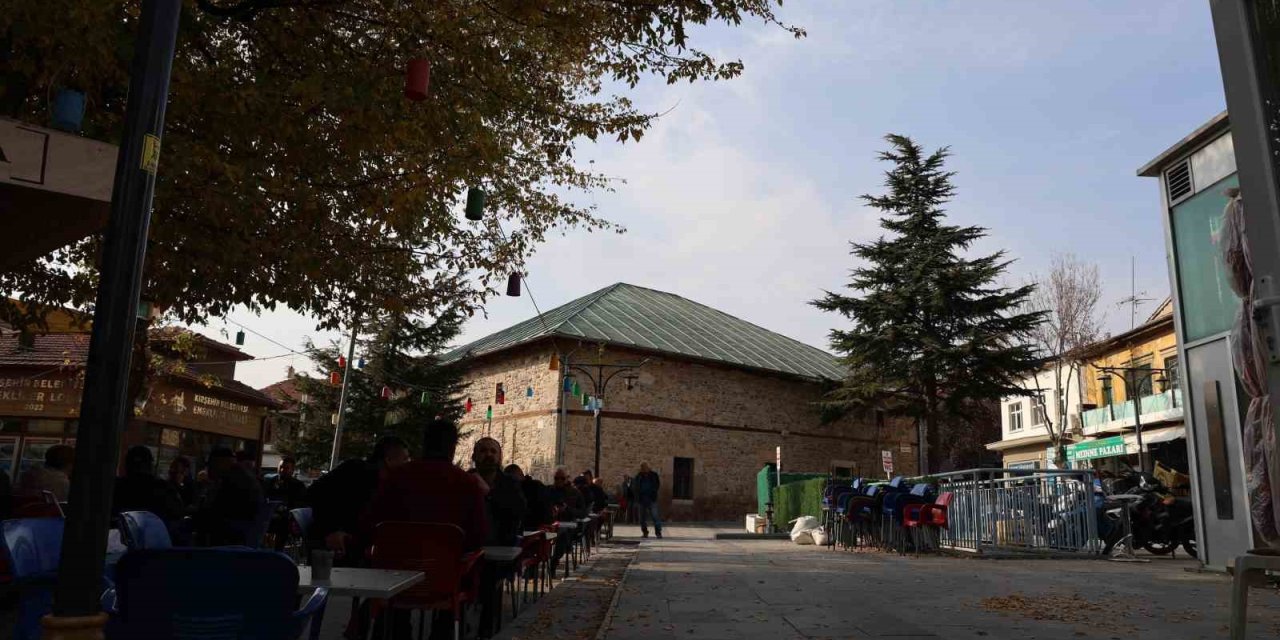 Osmanlı Mirası 161 yıllık Kırşehir Camii kırlangıç tavanıyla göz kamaştırıyor