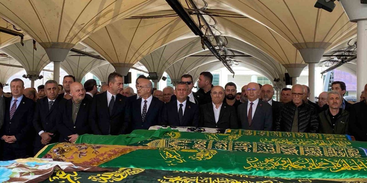 Özel, 27. Dönem Milletvekili Turan Aydoğan’ın annesinin cenazesine katıldı