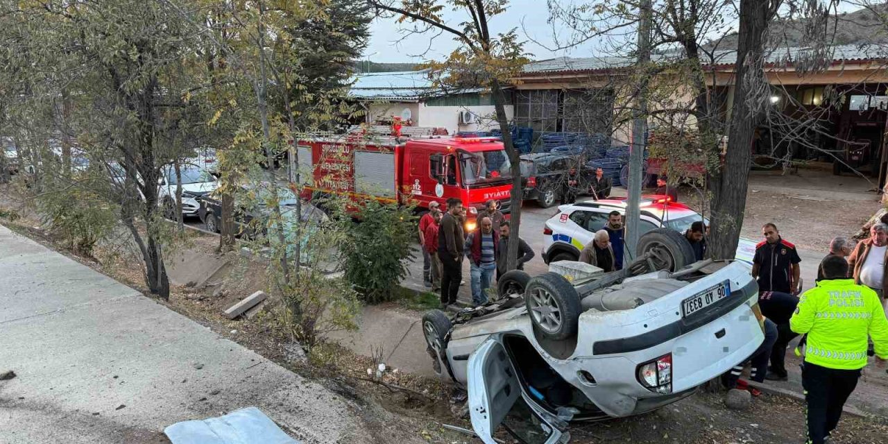 Takla atan otomobil hurdaya döndü: 1 yaralı