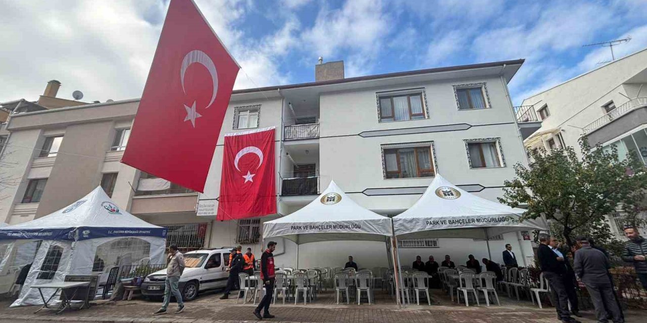 Şehit Pilot Cüneyt Kandemir’in baba ocağına ateş düştü