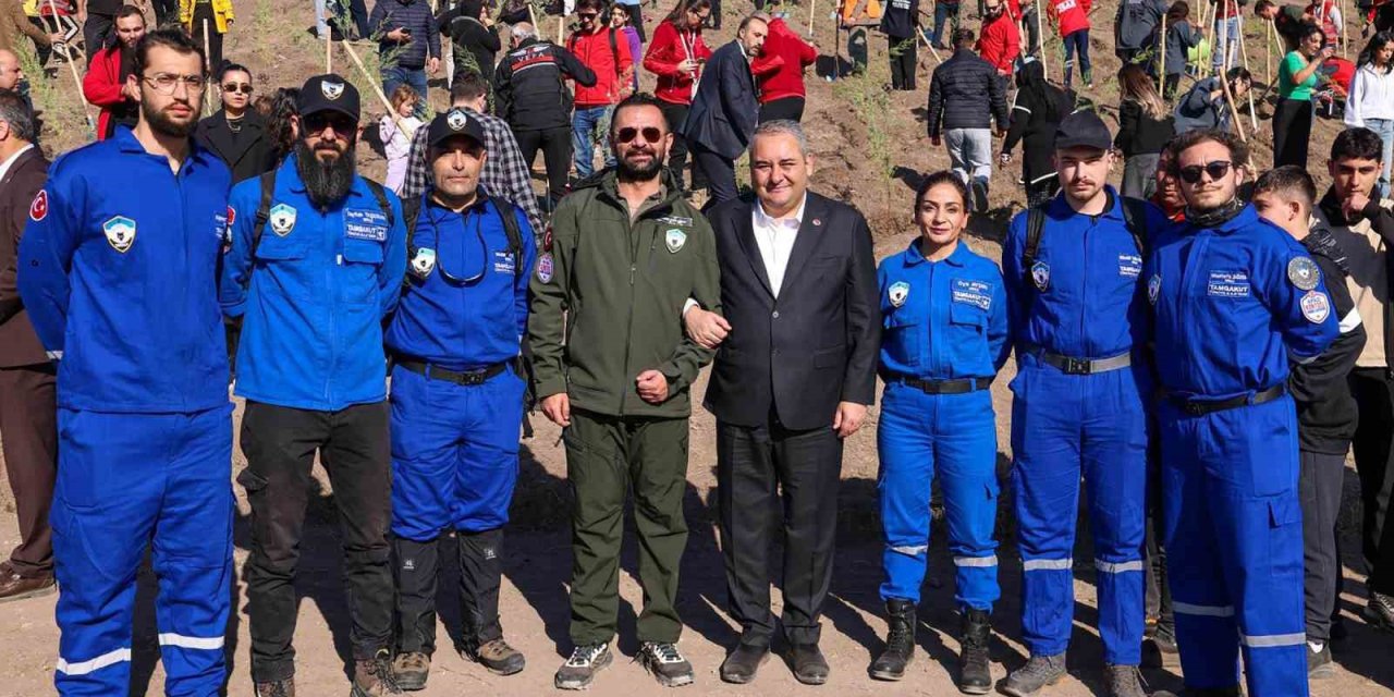 Milli Ağaçlandırma Günü’nde Keçiören’de 300 fidan toprakla buluştu