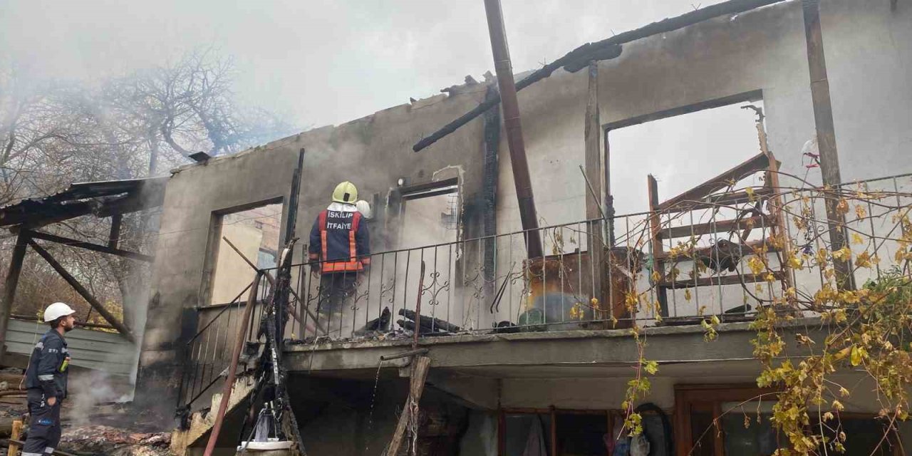 İskilip’te müstakil ev alev alev yandı