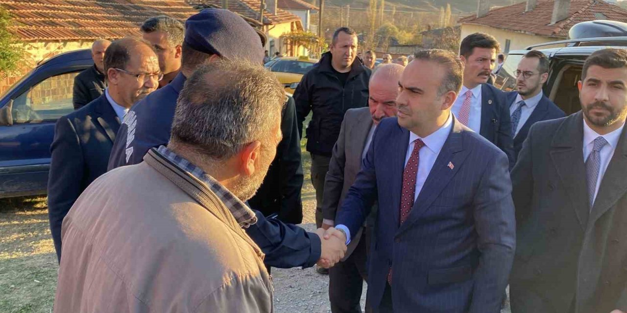 Sanayi ve Teknoloji Bakanı Kacır’dan şehit ailesine taziye ziyareti