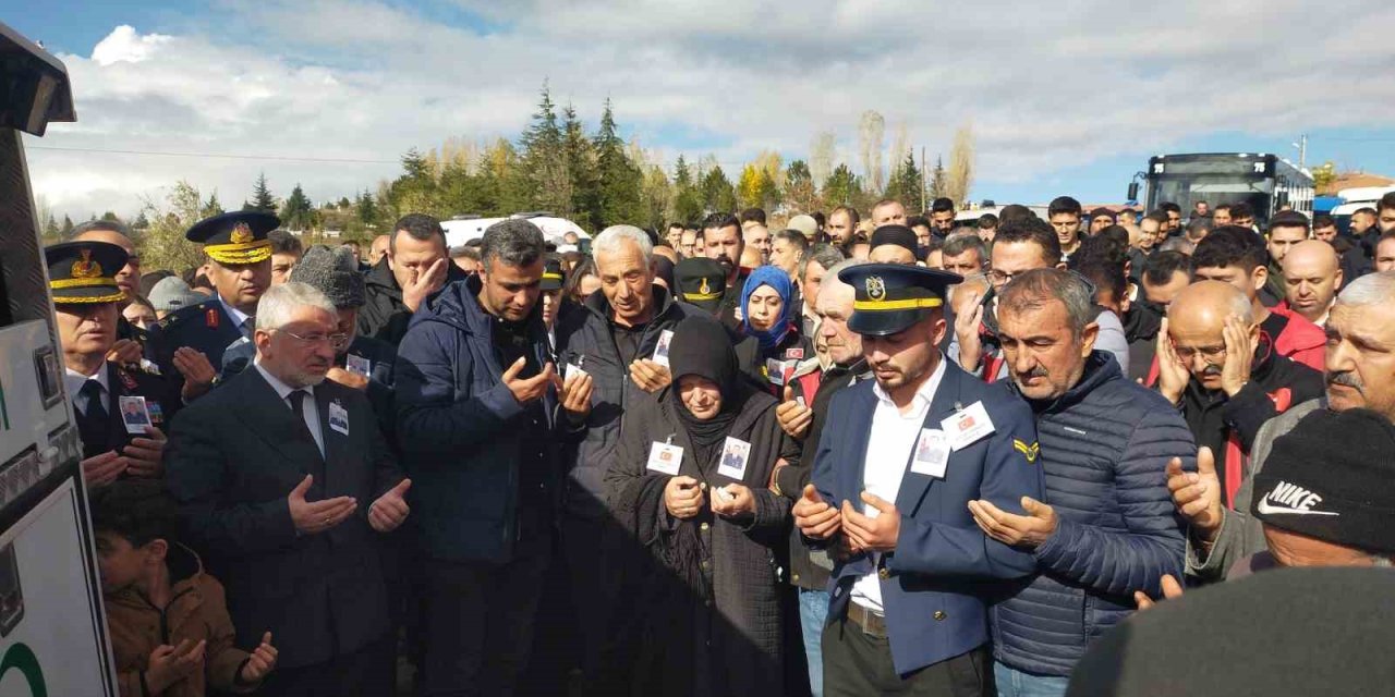 Şehit astsubay için baba ocağından helallik alındı