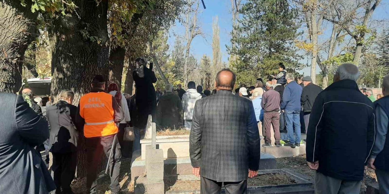 Ünlü şarkıcı Muazzez Abacı Ankara’da defnedildi