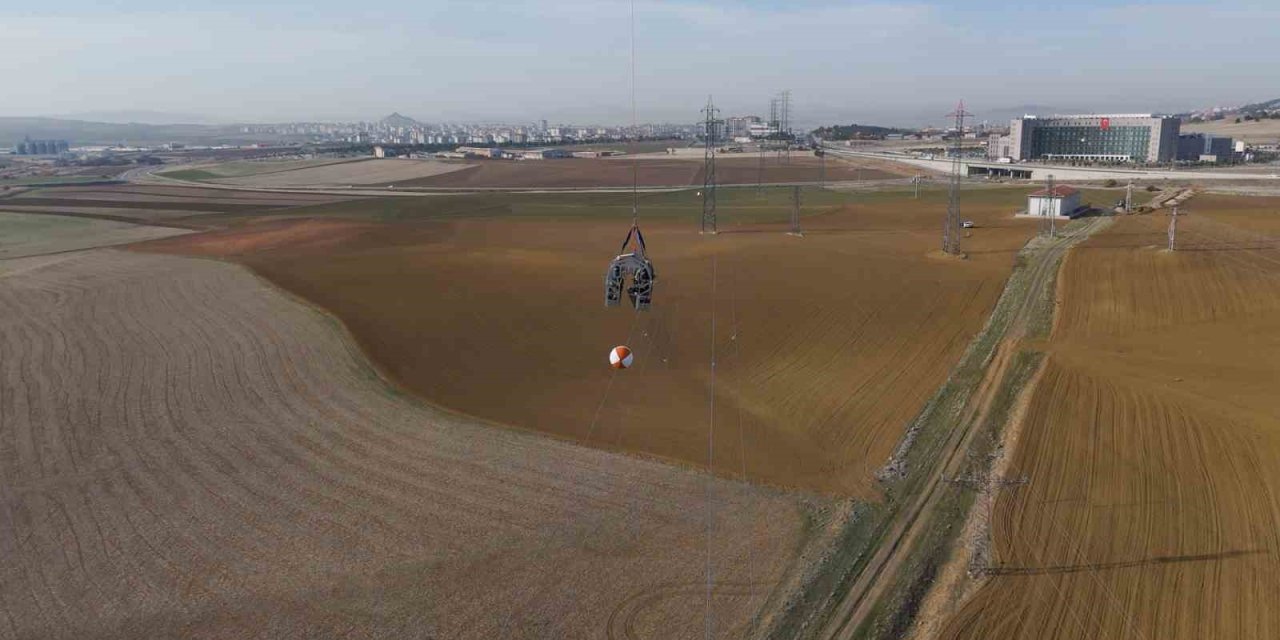 Gökyüzünde zorlu mesai: TEİAŞ ekipleri hatları helikopterle bakımdan geçiriyor