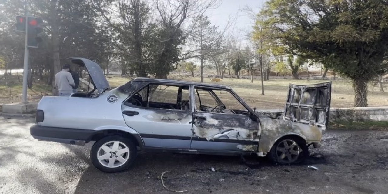 İşten çıkıp eve giderken otomobili yandı