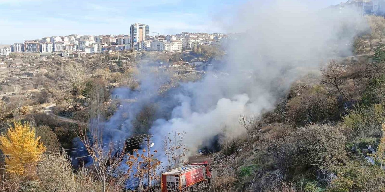 Ankara’da çöp yangını kontrol altına alındı