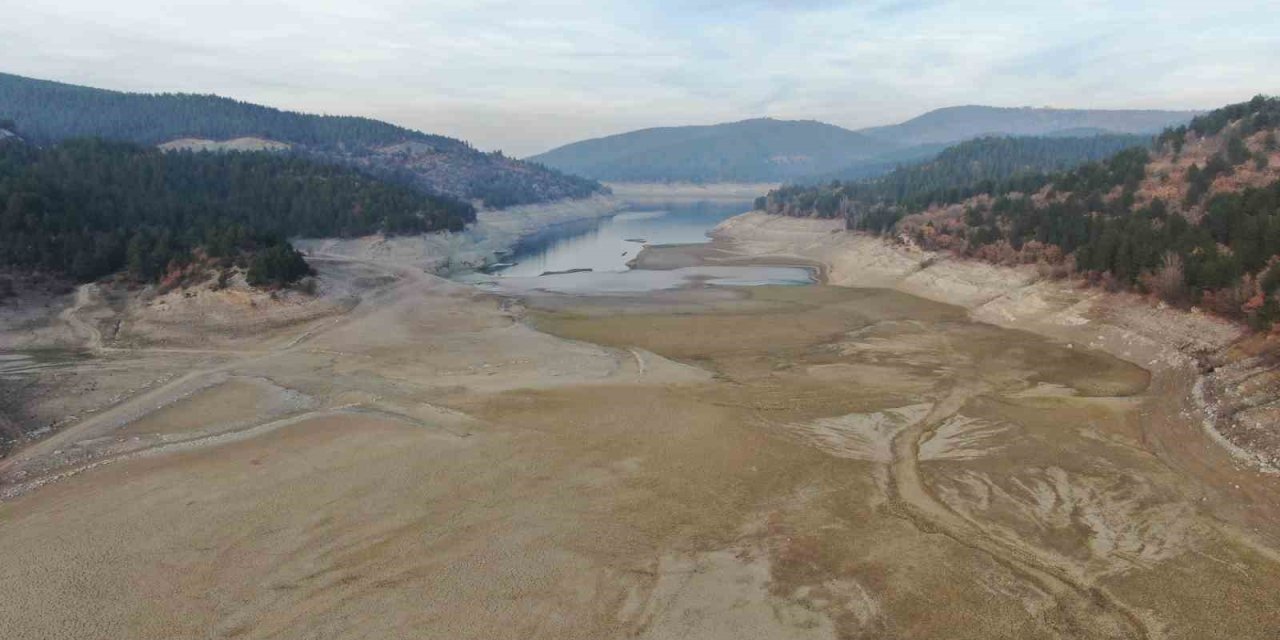 Kastamonu’nun su ihtiyacını karşılayan baraj gölünün büyük kısmı kurudu