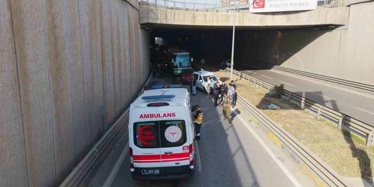 Yola dökülen yağ zincirleme kazaya sebep oldu: 4 yaralı