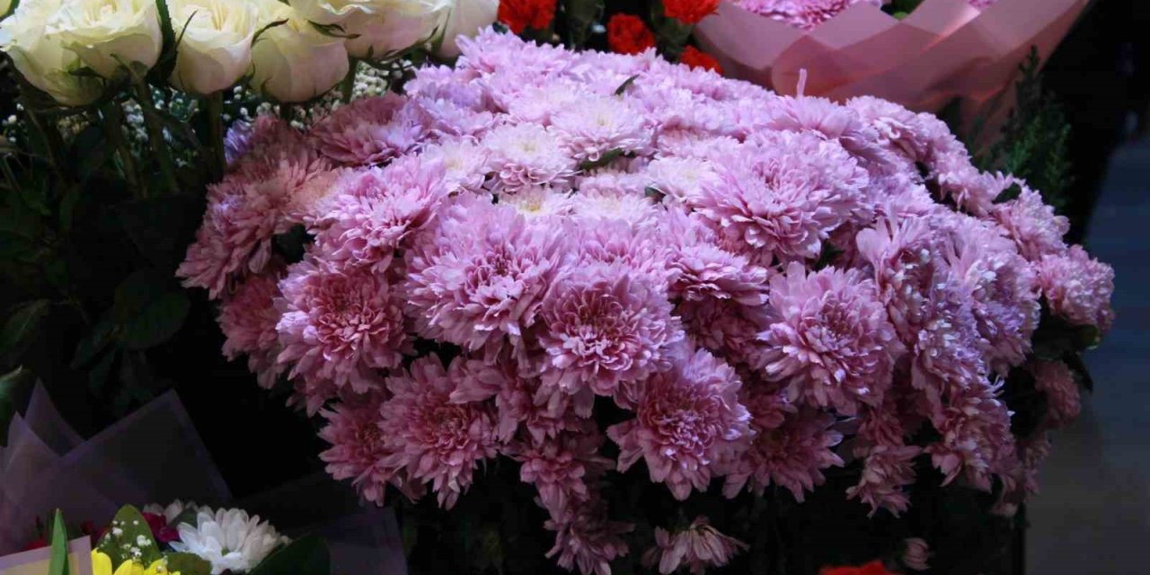 Başkent’te Öğretmenler Günü kasımpatıyla kutlanıyor