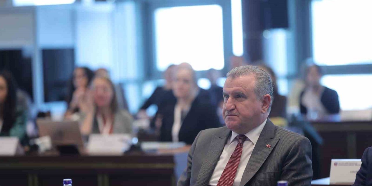 Bakan Bak: "Gençleri bugünün ortağı ve karar süreçlerinin doğal paydaşı olarak görüyoruz"