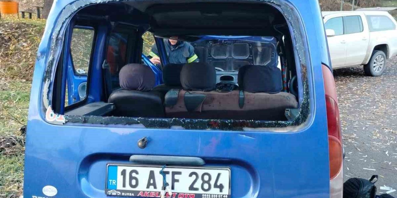 Çorum’da otomobil şarampole devrildi: 3 yaralı