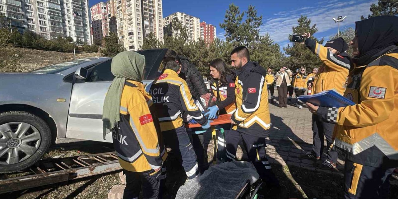 Yozgatralli etkinliğinde ambulanslar en hızlı müdahale için yarıştı