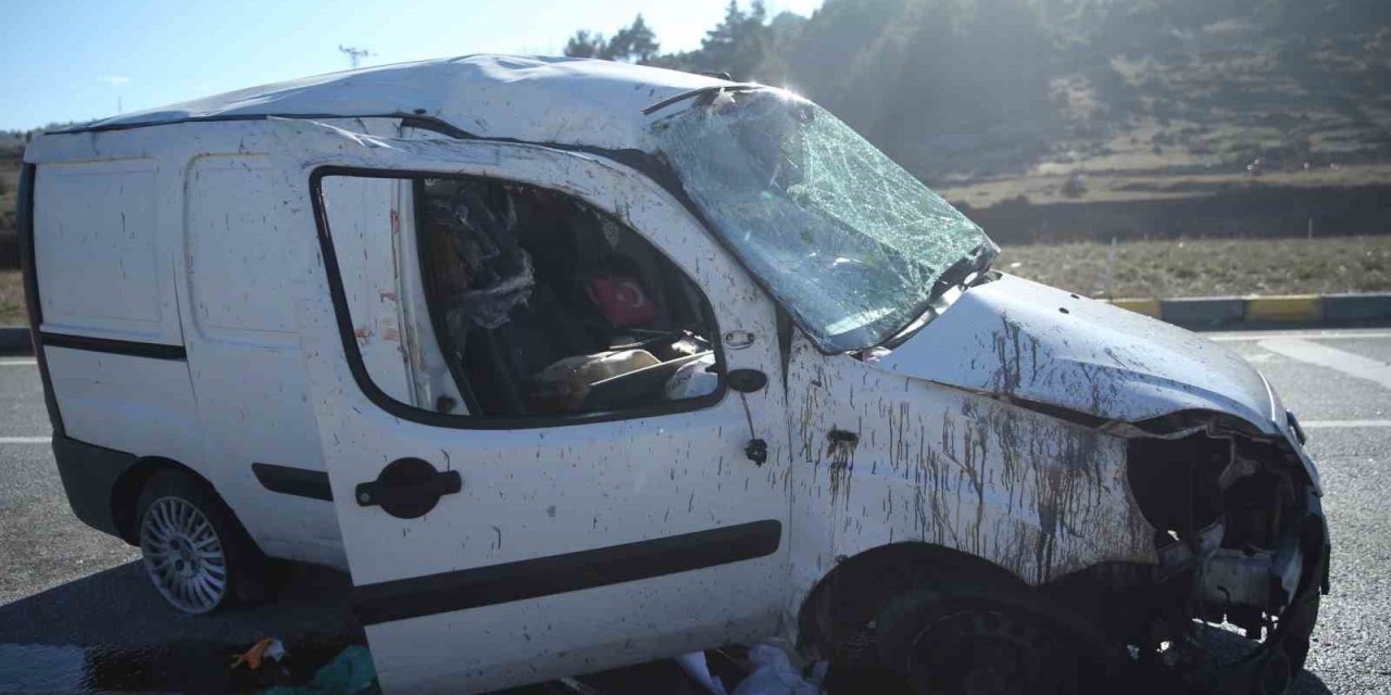 Gizli buzlanma trafik kazalarına sebep oldu: 3  yaralı