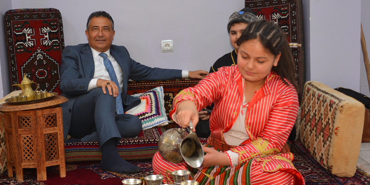 Okulda sergilenen eski dönem eserleri büyük ilgi gördü