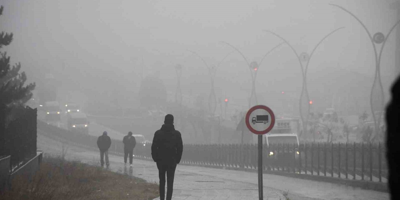 Yozgat’ta sis etkili oldu, görüş mesafesi düştü