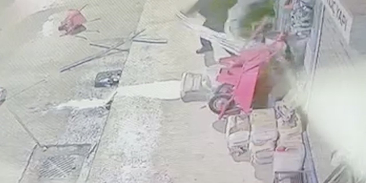 Çorum’da akılalmaz olay: Eline ne geçtiyse yola fırlattı